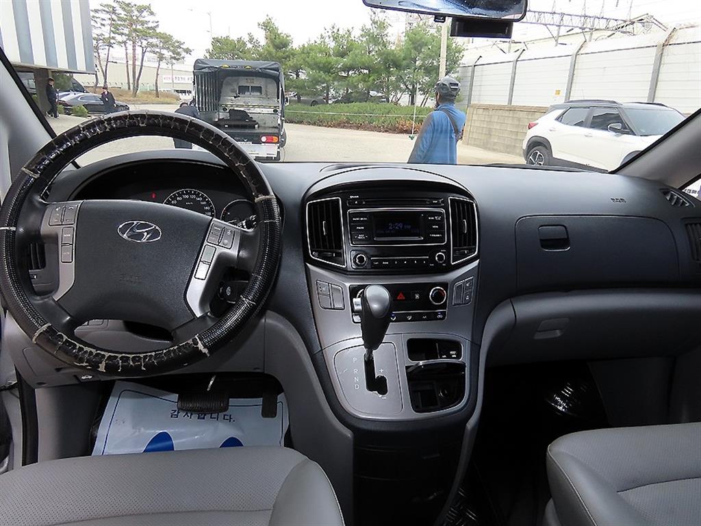 HYUNDAI Starex - Vista 8