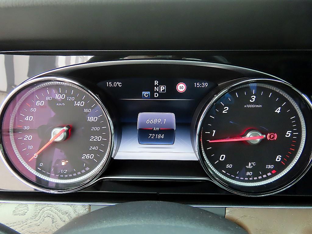 Mercedes Benz E class - Vista 9