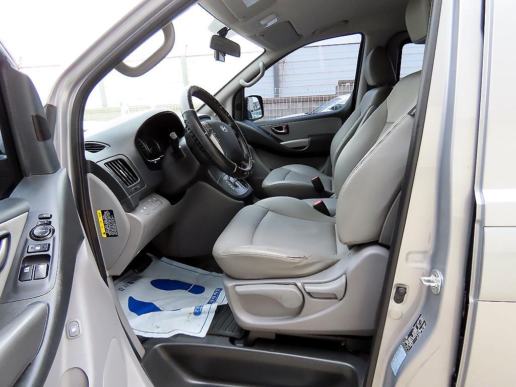 HYUNDAI Starex - Vista 5