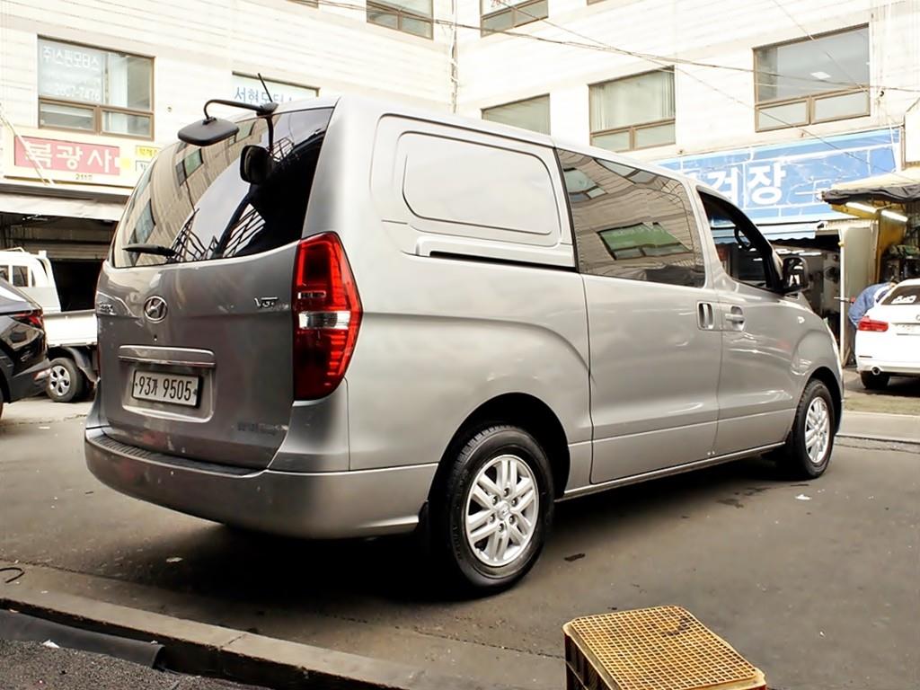 HYUNDAI Starex - Vista 7