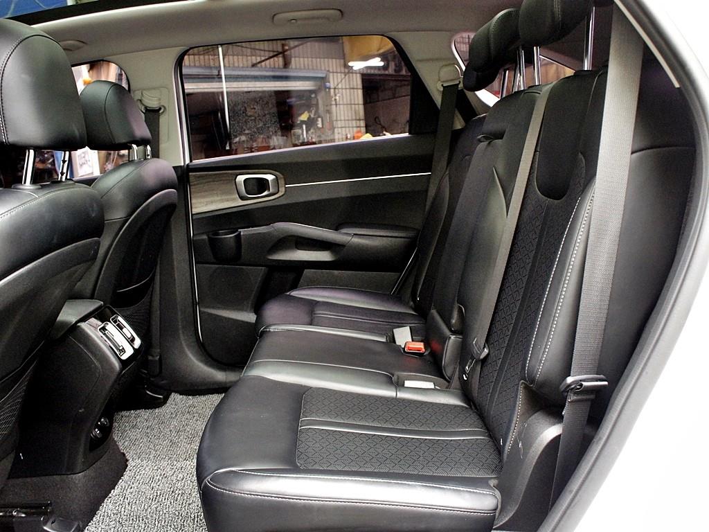 KIA Sorento - Vista 11