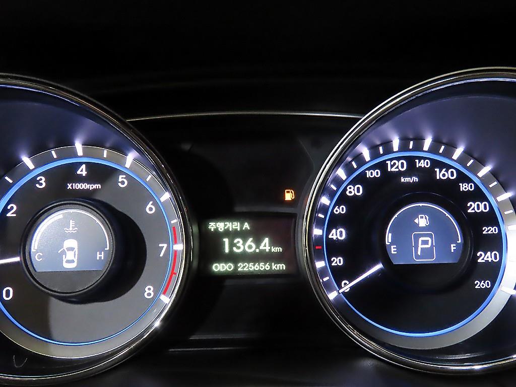 HYUNDAI Sonata - Vista 9