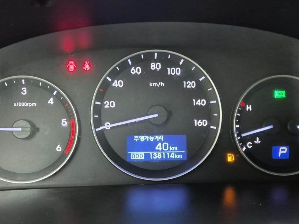 HYUNDAI Starex - Vista 6