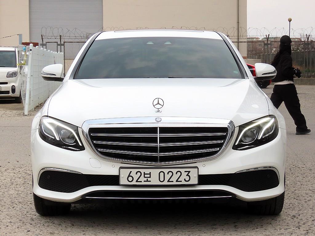 Mercedes Benz E class 2017 Blanco - Importación desde Corea - HF Imports Iquique - Foto 1