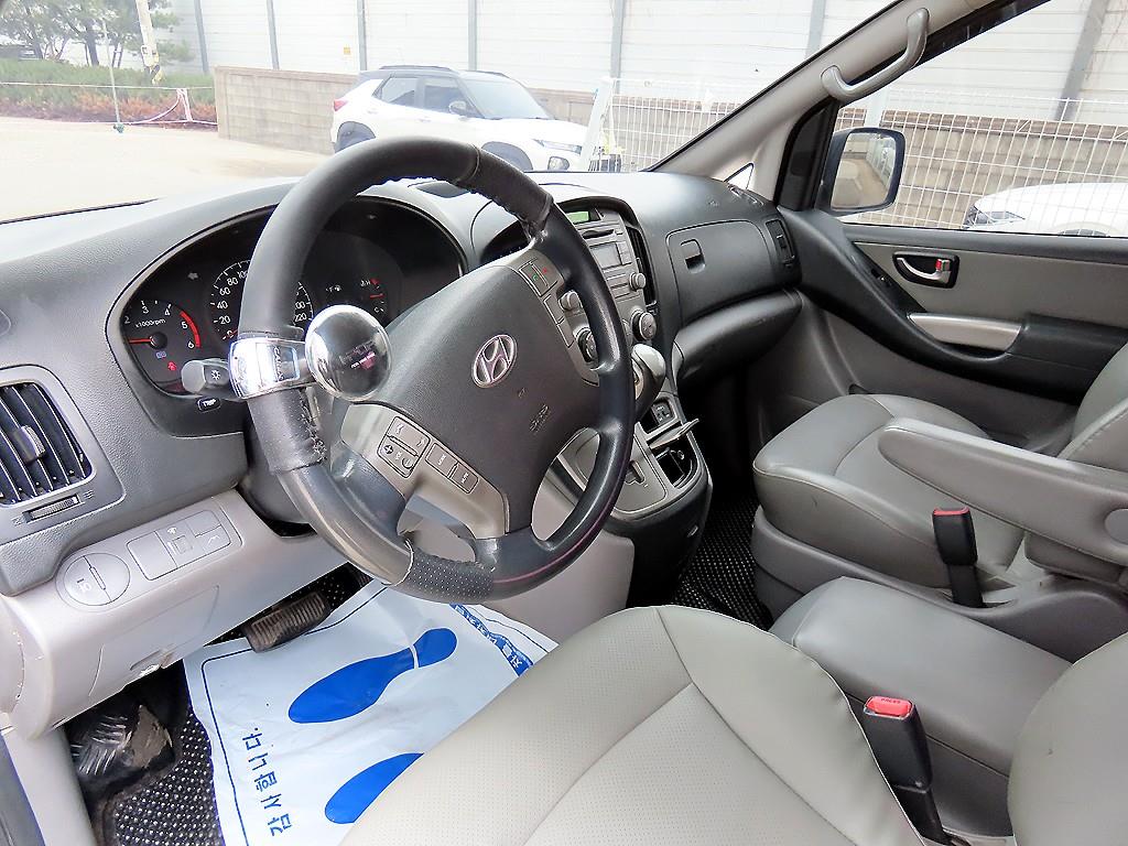 HYUNDAI Starex - Vista 9