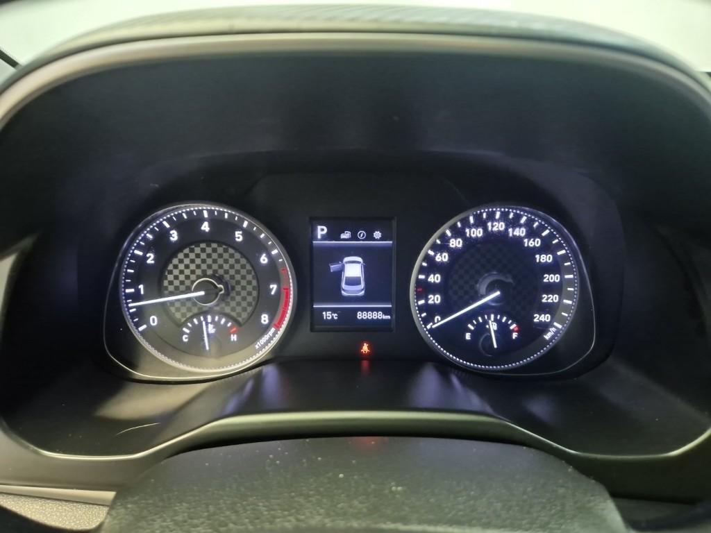 HYUNDAI Avante - Vista 6