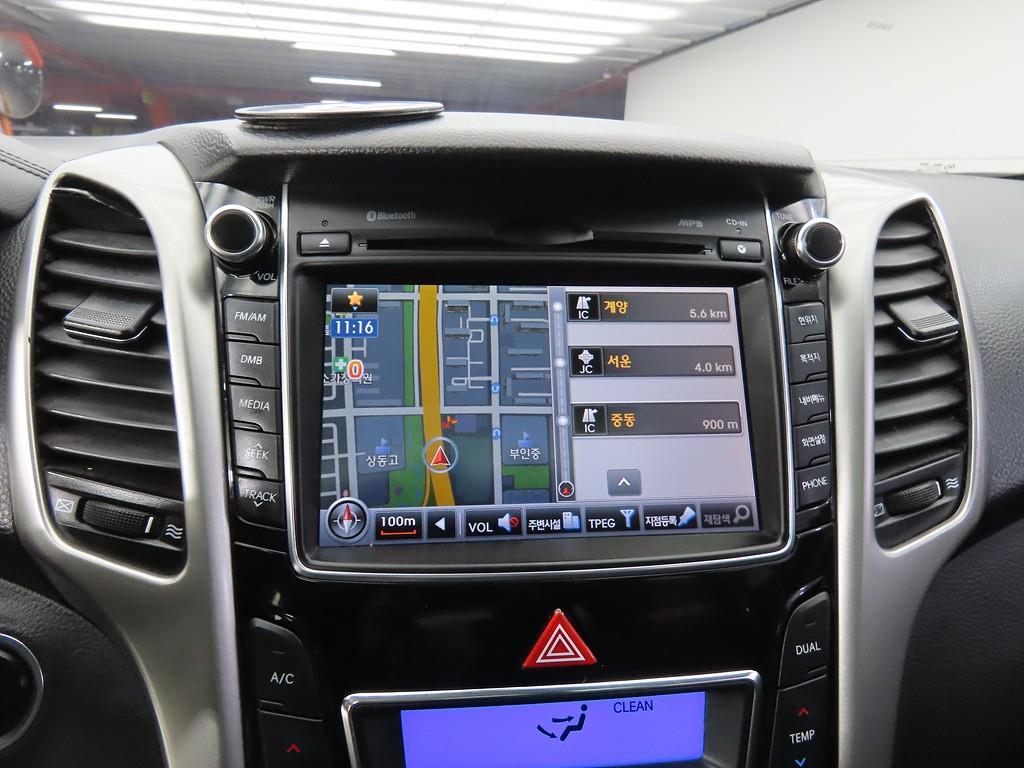 HYUNDAI i30 - Vista 10