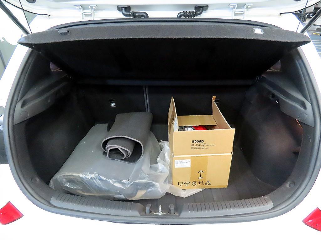 HYUNDAI i30 2018 Blanco - Importación desde Corea - HF Imports Iquique - Foto 18