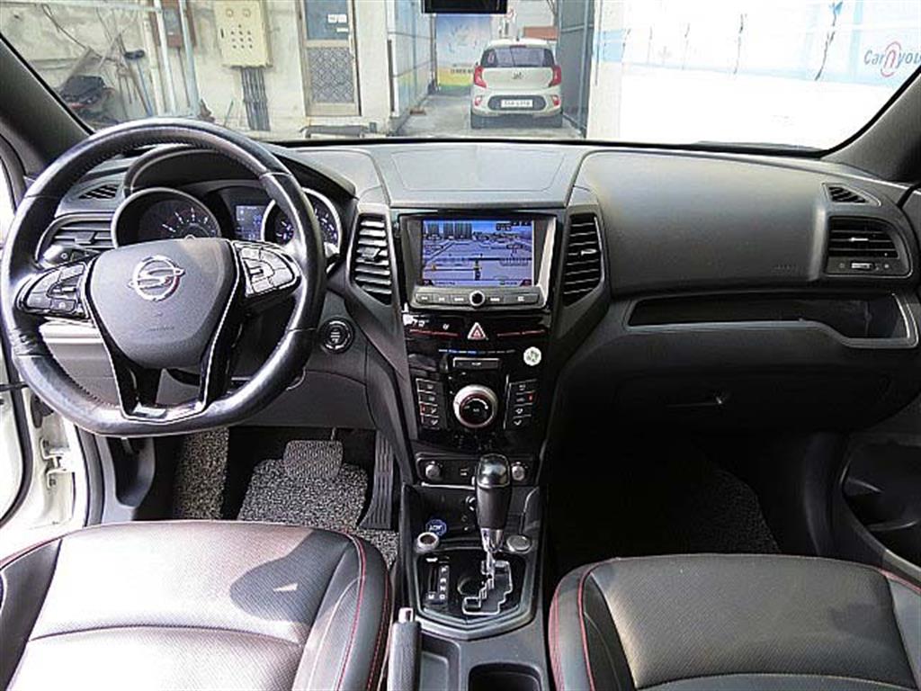 Ssangyong Tivoli - Vista 9