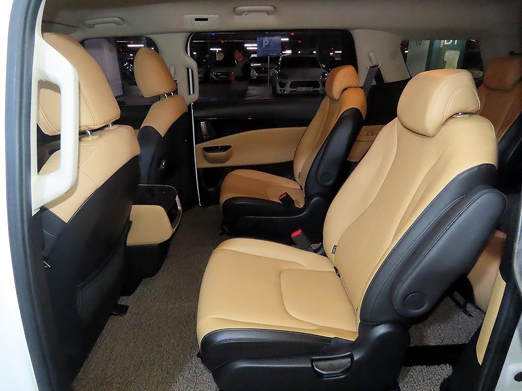 KIA Carnival - Vista 7