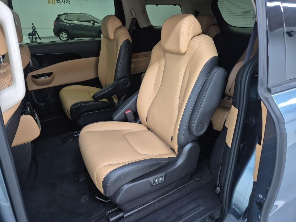 KIA Carnival - Vista 12