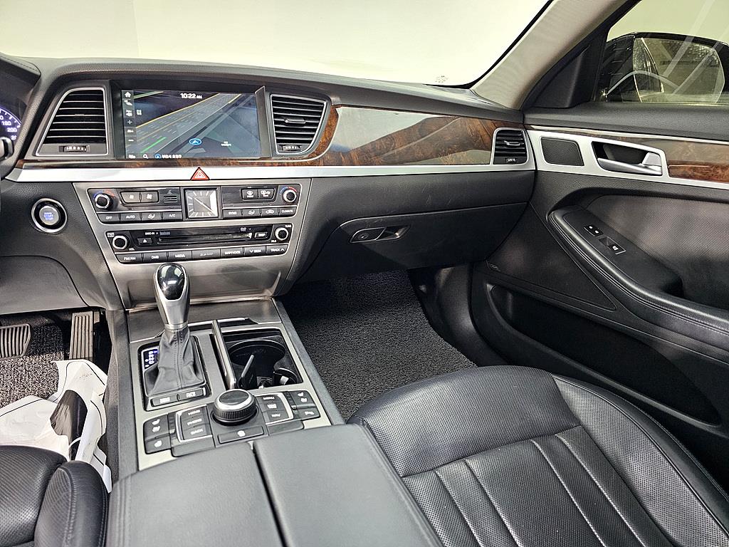 HYUNDAI Genesis - Vista 10