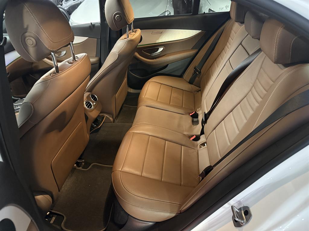 Mercedes Benz E class - Vista 10