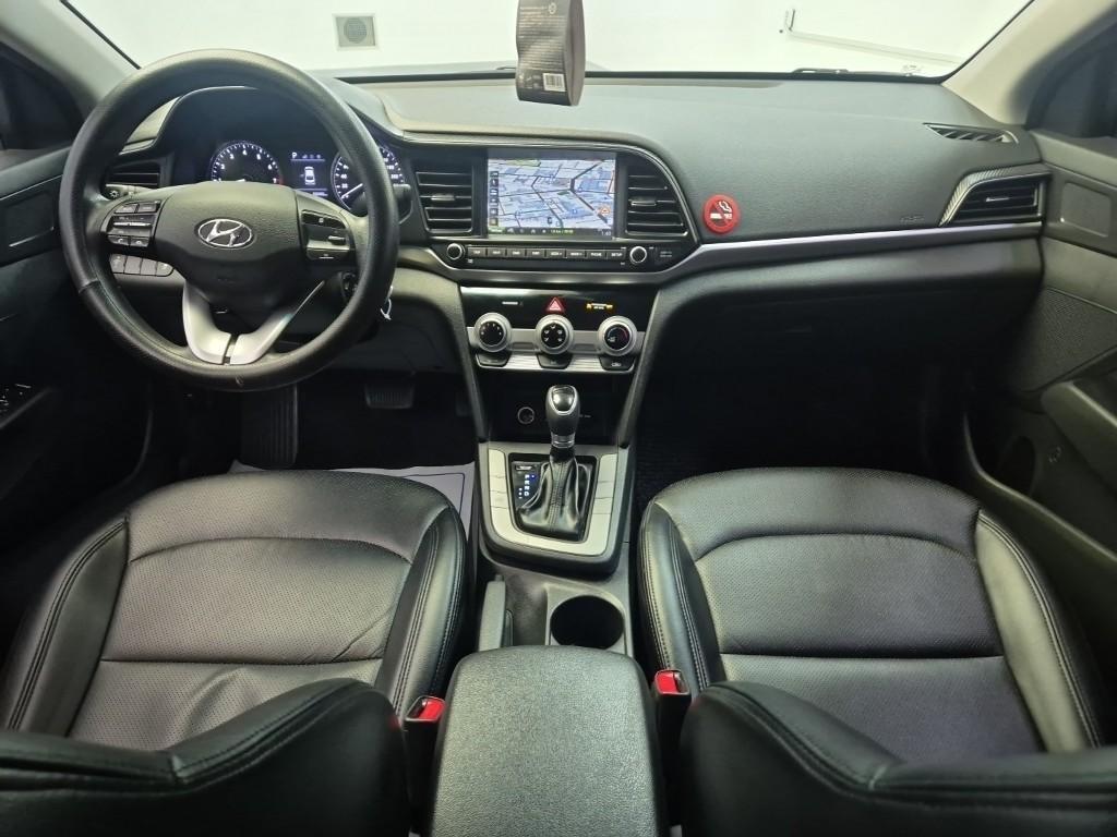 HYUNDAI Avante - Vista 7