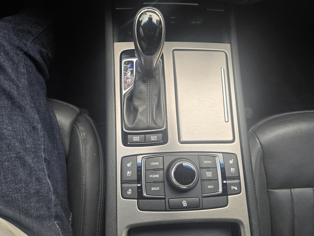 HYUNDAI Genesis - Vista 8