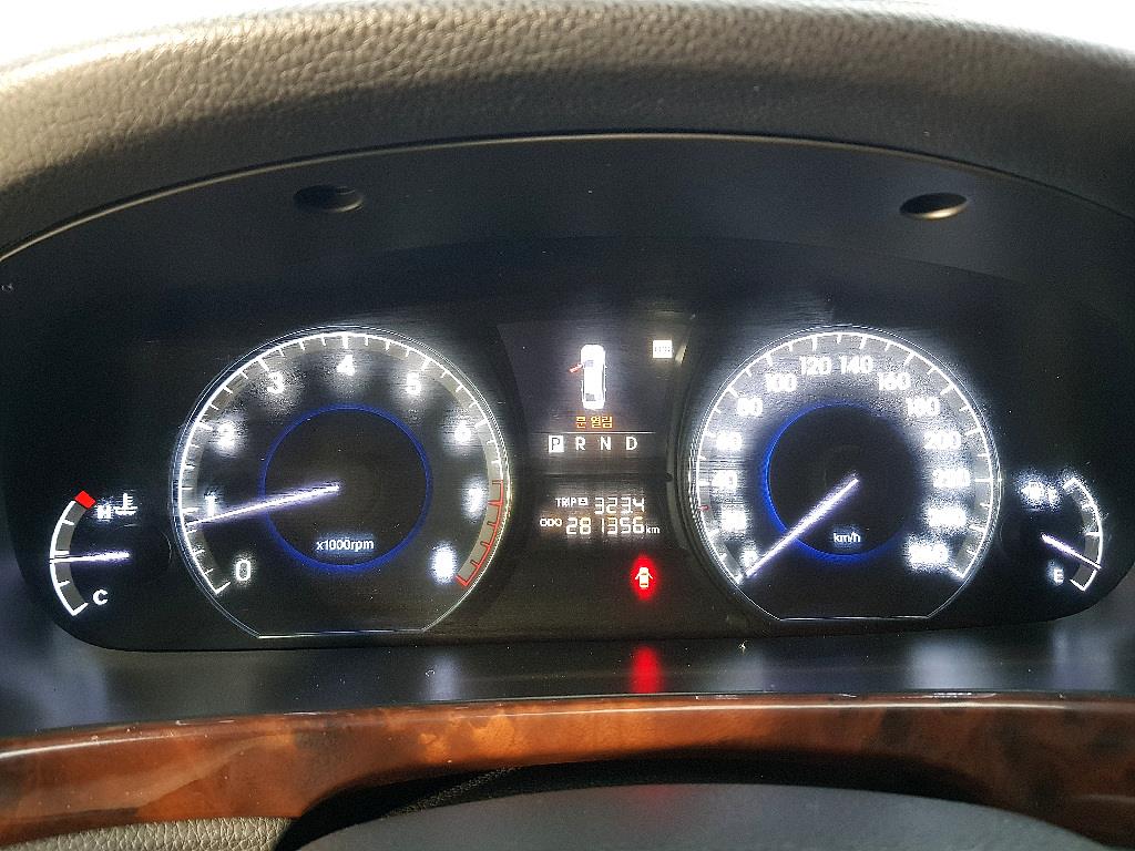 HYUNDAI Equus - Vista 7