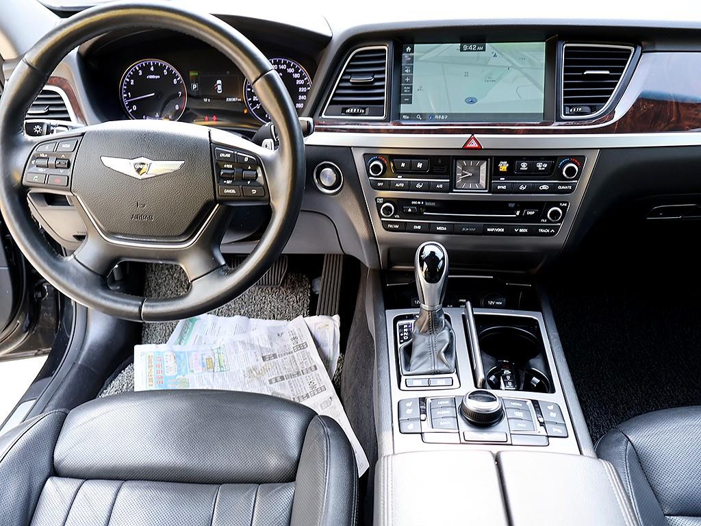 HYUNDAI Genesis - Vista 9