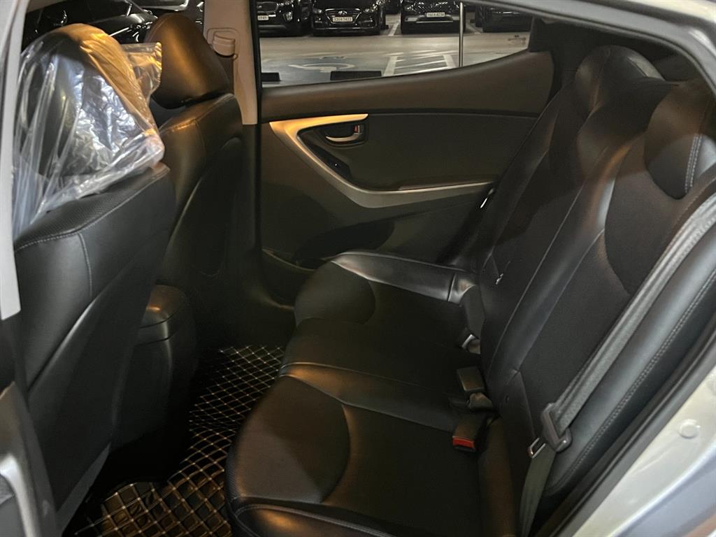 HYUNDAI Avante - Vista 6