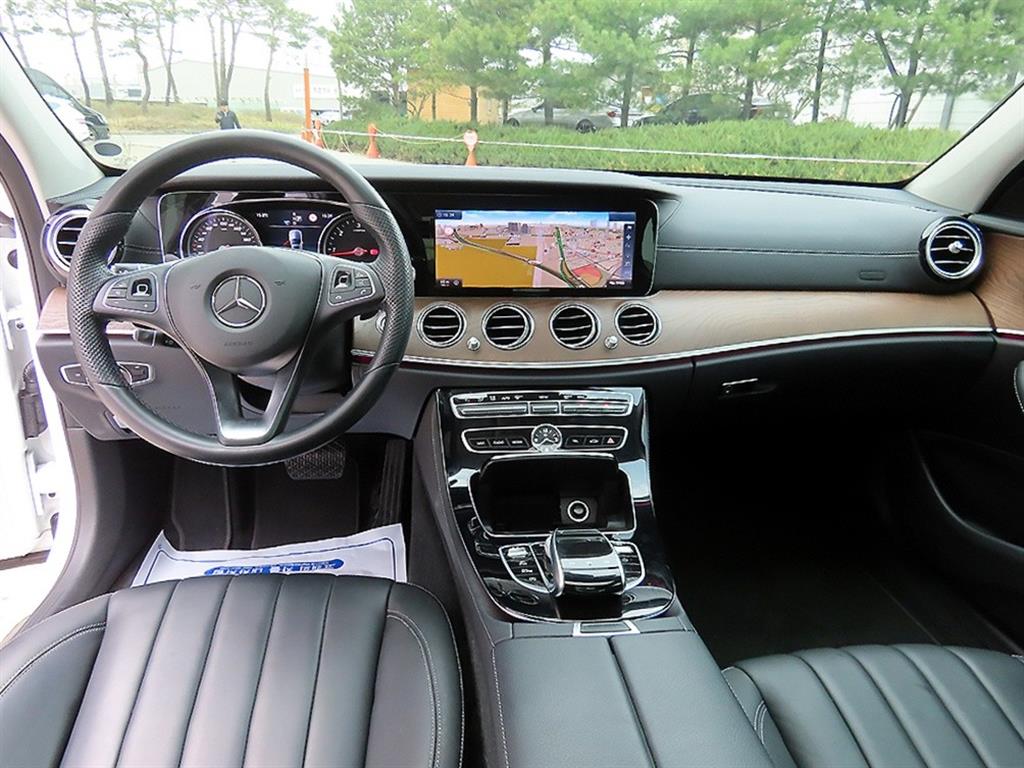 Mercedes Benz E class - Vista 7