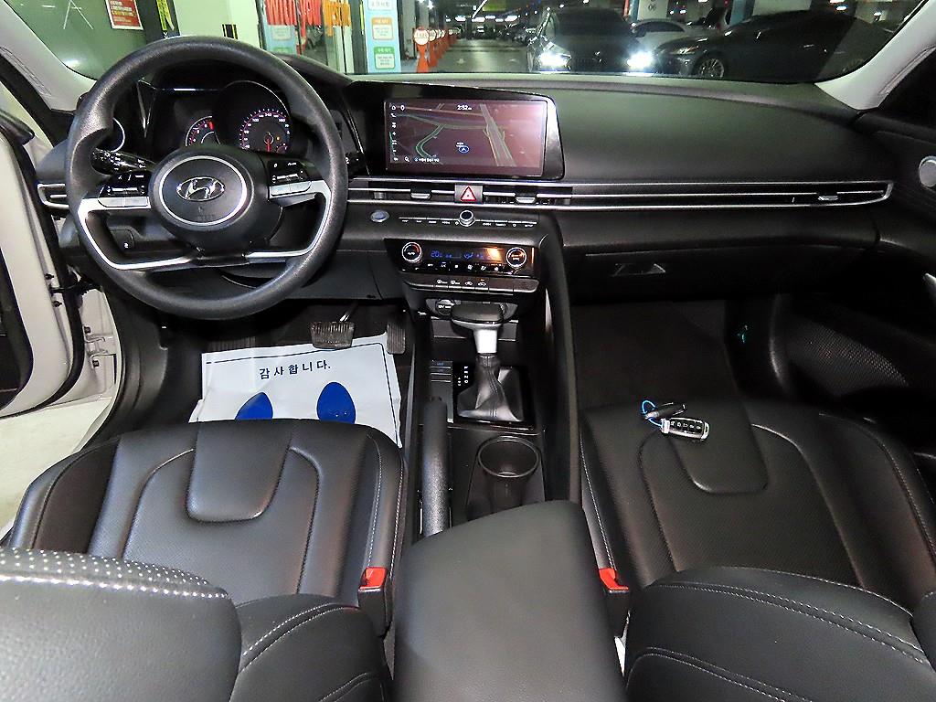 HYUNDAI Avante - Vista 10