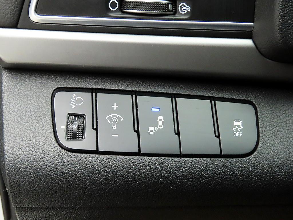 HYUNDAI Avante - Vista 12