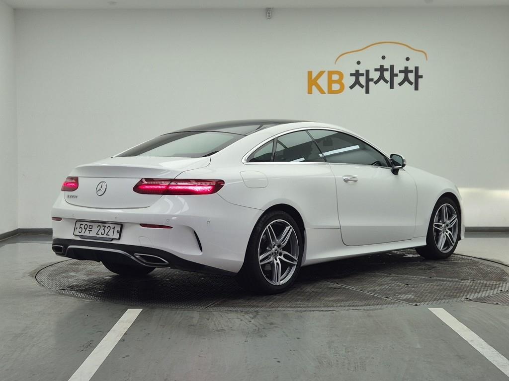 Mercedes Benz E class - Vista 4