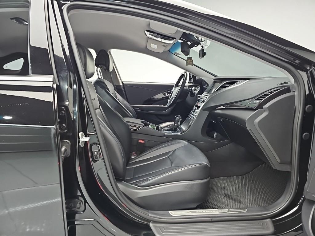 HYUNDAI Grandeur 2017 Negro - Importación desde Corea - HF Imports Iquique - Foto 13