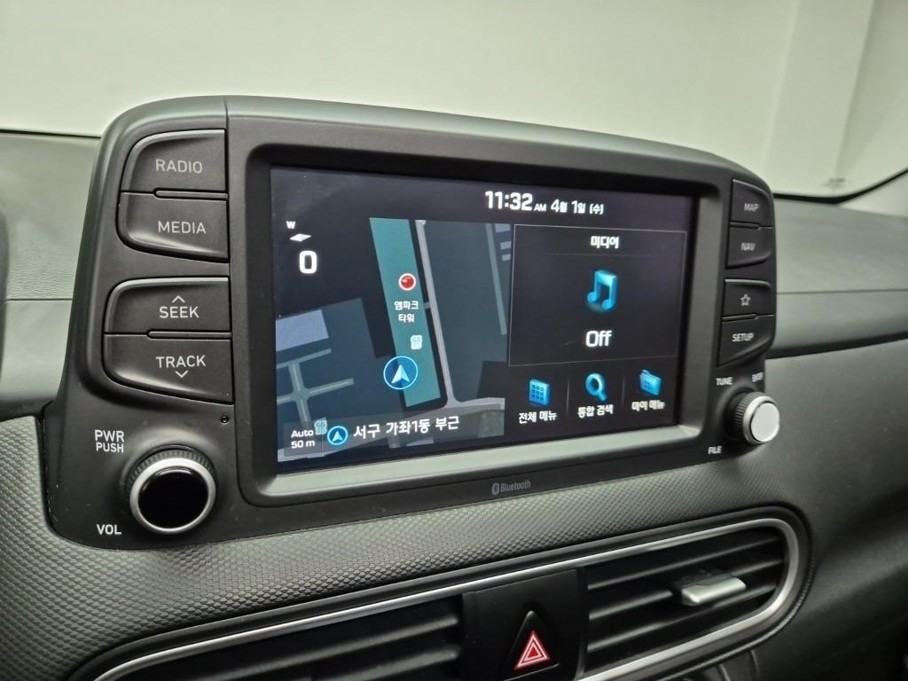 HYUNDAI Kona - Vista 9