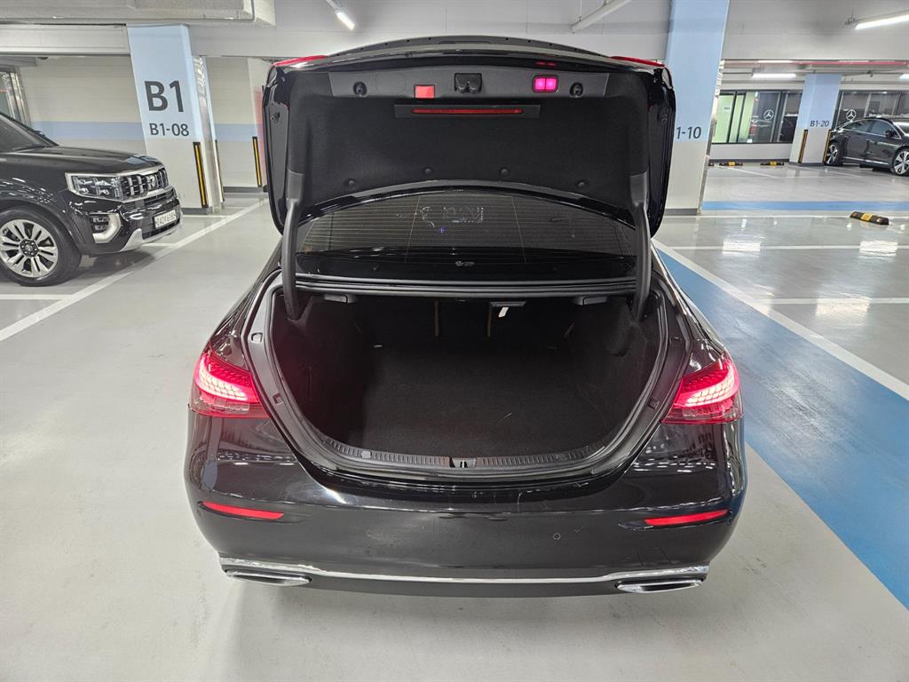 Mercedes Benz E class - Vista 4