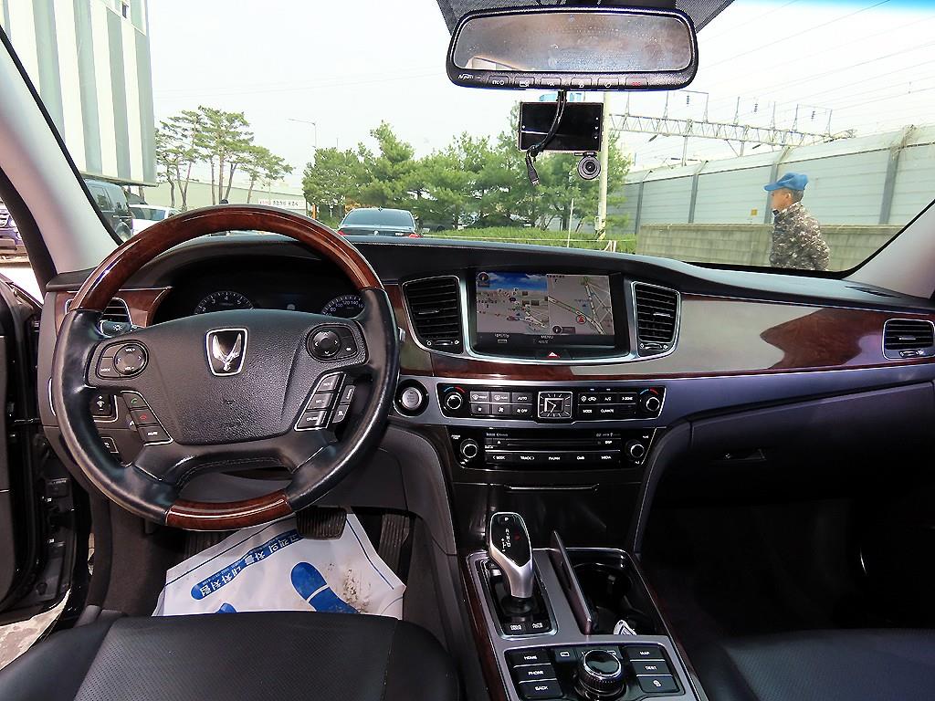 HYUNDAI Equus - Vista 7