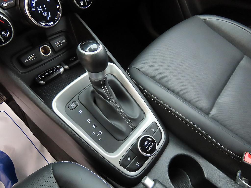 HYUNDAI Venue - Vista 11