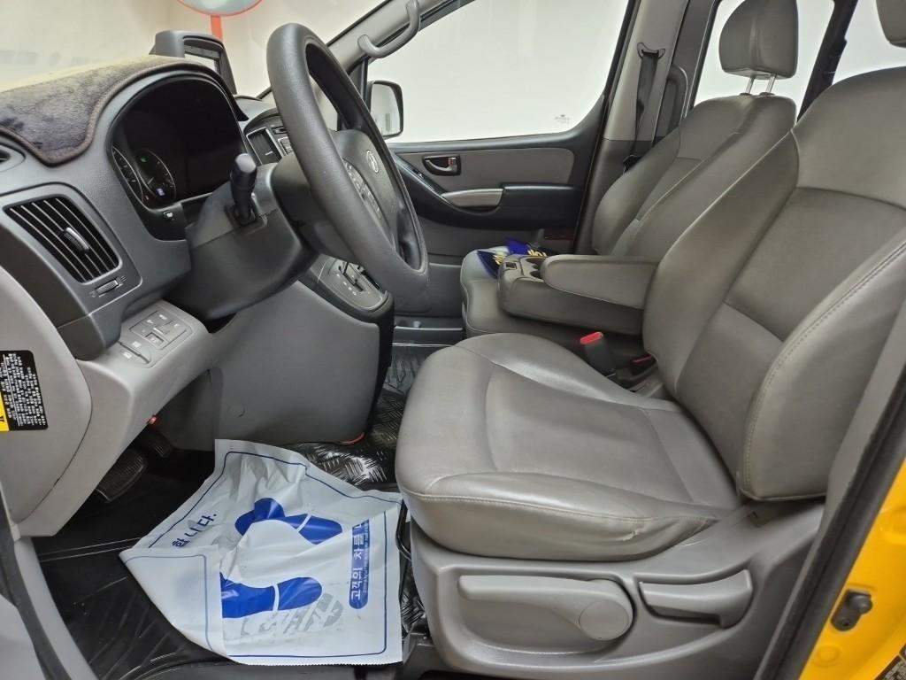 HYUNDAI Starex - Vista 8