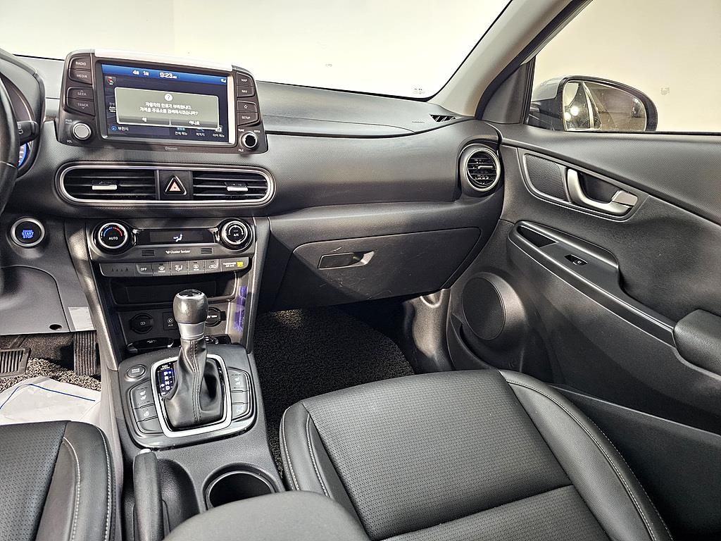 HYUNDAI Kona - Vista 10