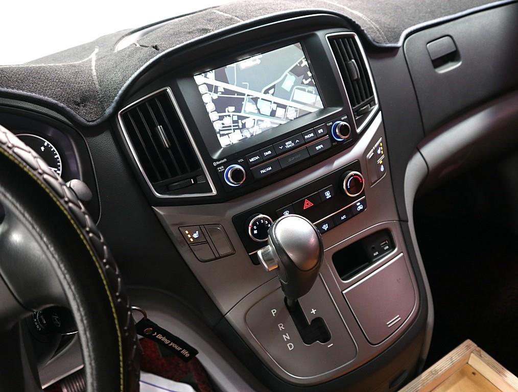 HYUNDAI Starex - Vista 10