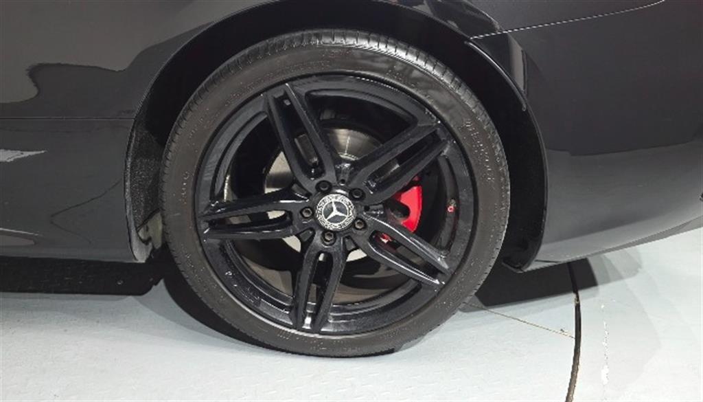 Mercedes Benz E class - Vista 5