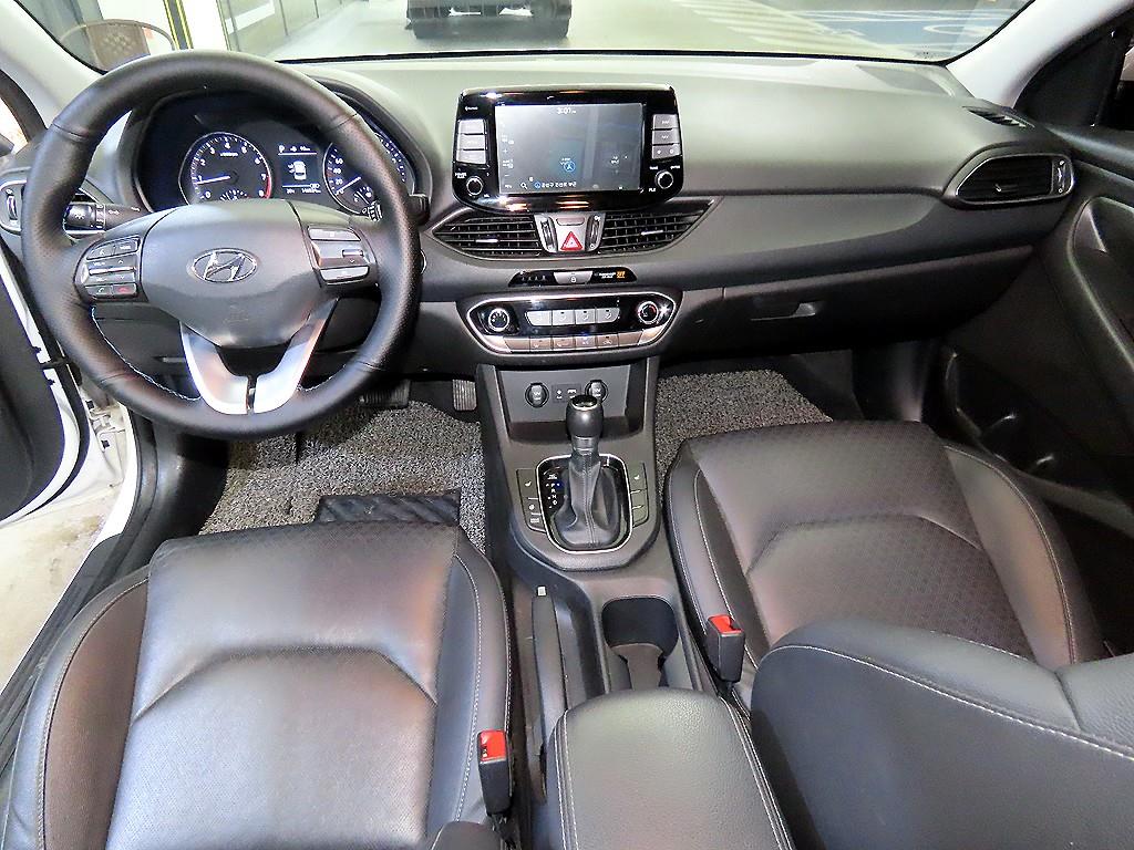 HYUNDAI i30 - Vista 10