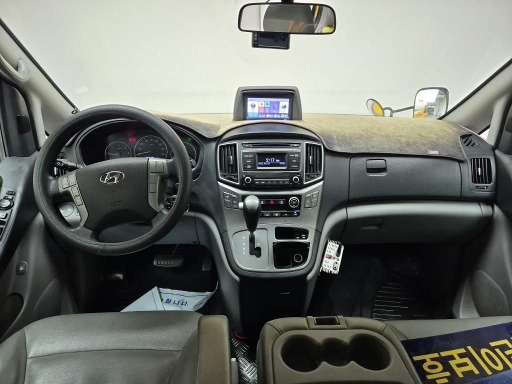 HYUNDAI Starex - Vista 7