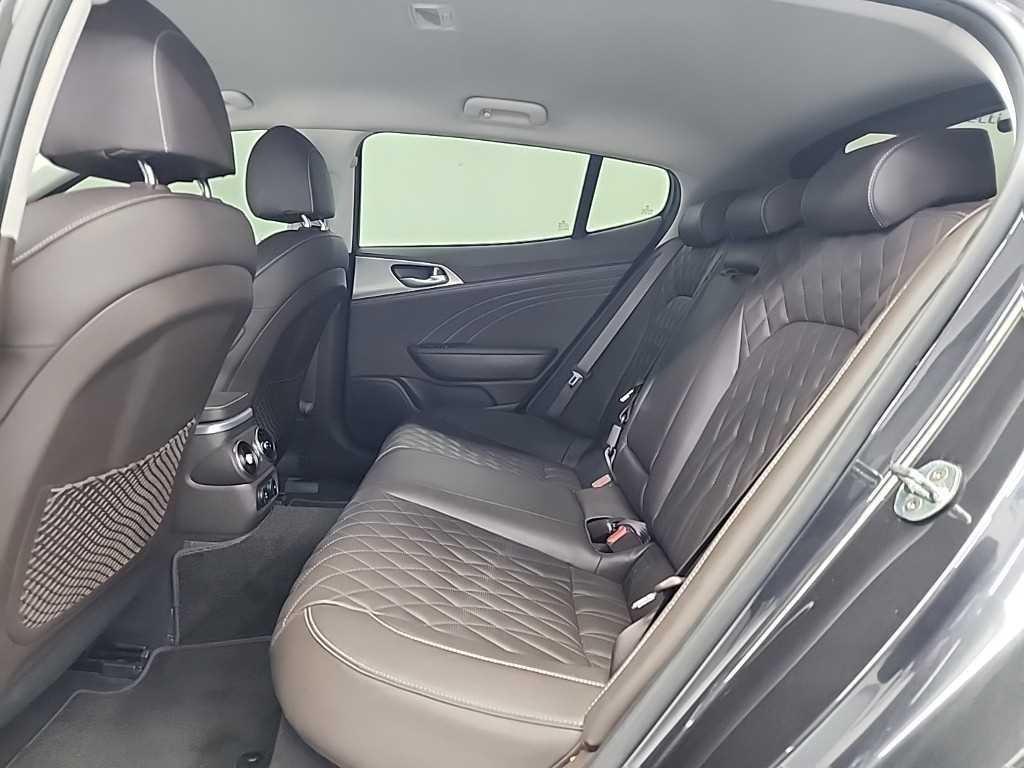 KIA Stinger - Vista 12