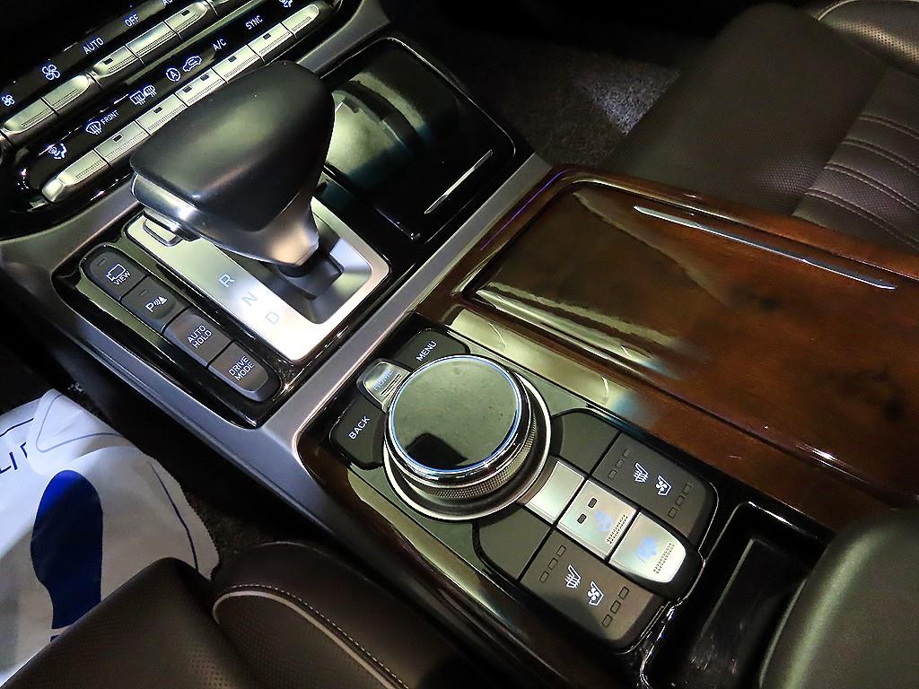 Genesis EQ900 - Vista 12