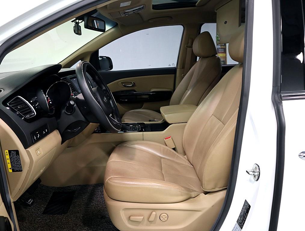 KIA Carnival - Vista 9