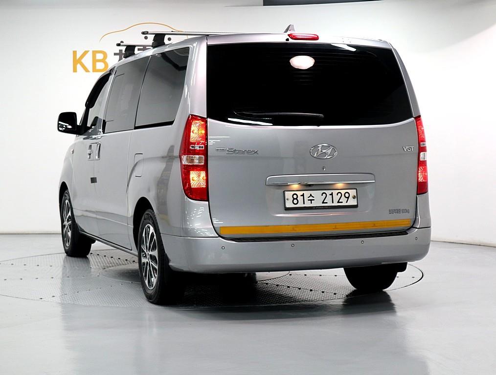 HYUNDAI Starex - Vista 5