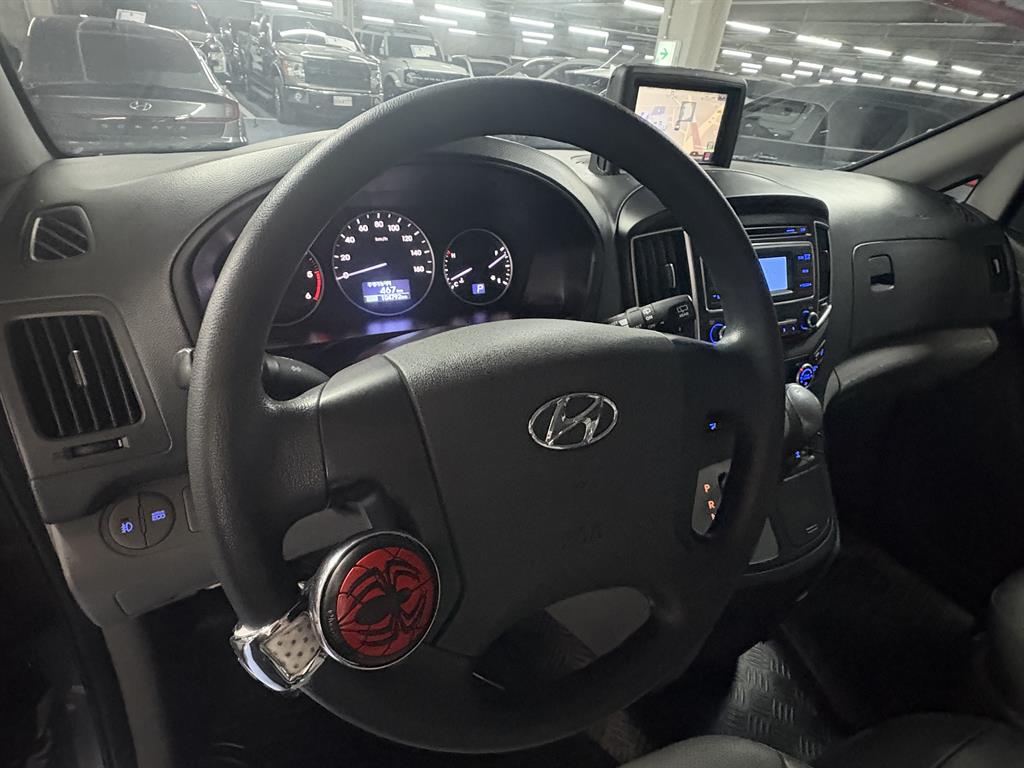 HYUNDAI Starex - Vista 10