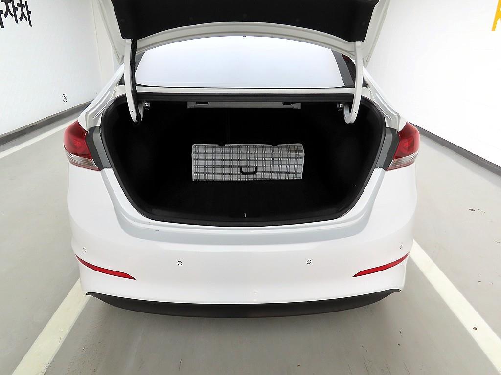 HYUNDAI Avante - Vista 5