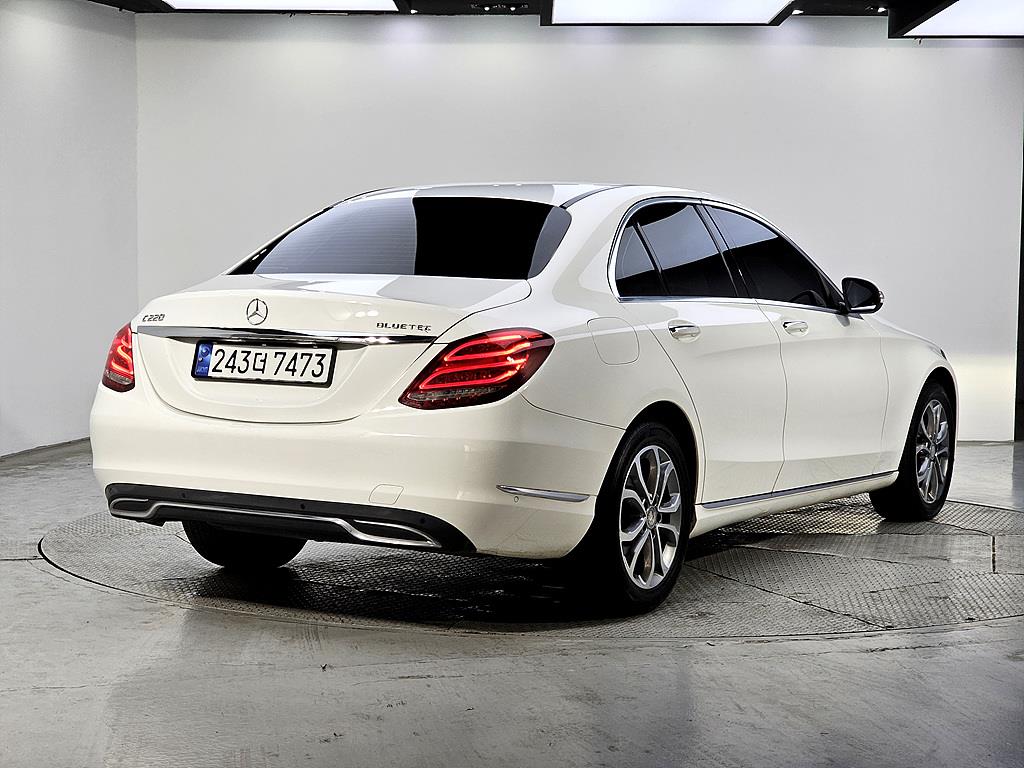 Mercedes Benz C Class - Vista 4