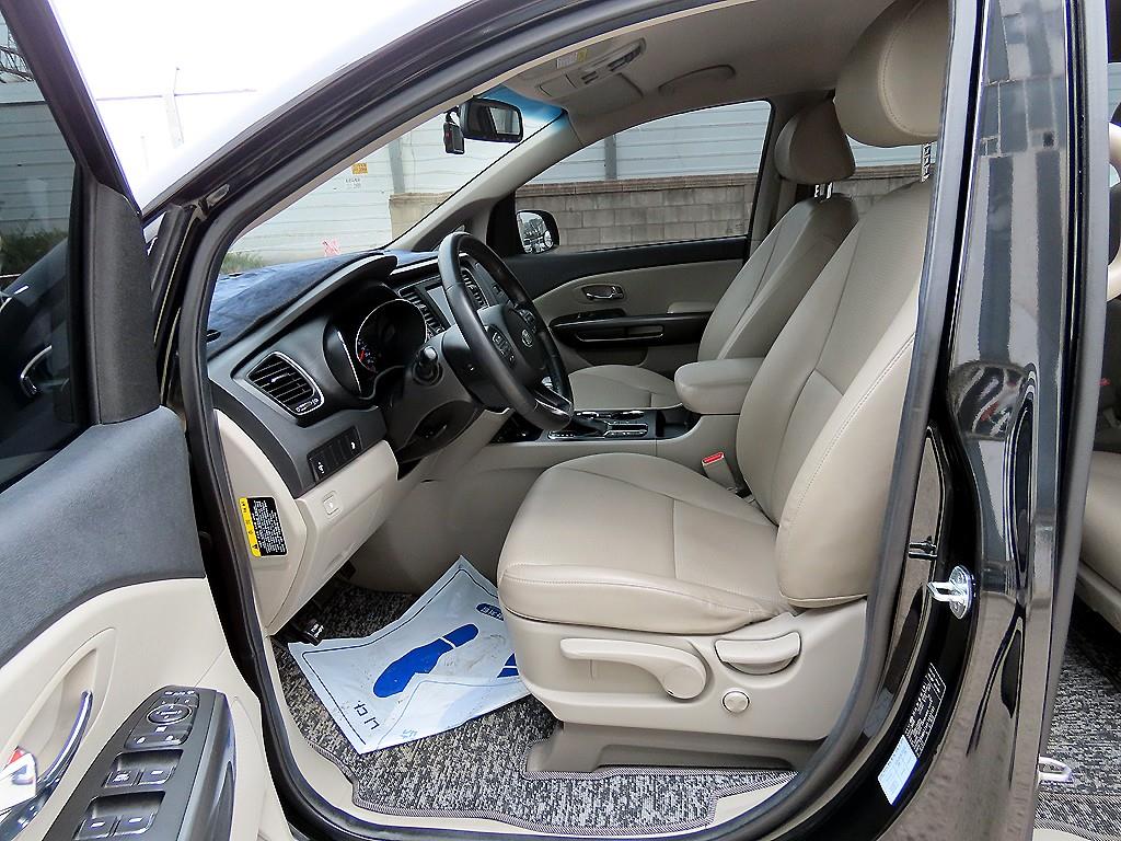 KIA Carnival - Vista 5