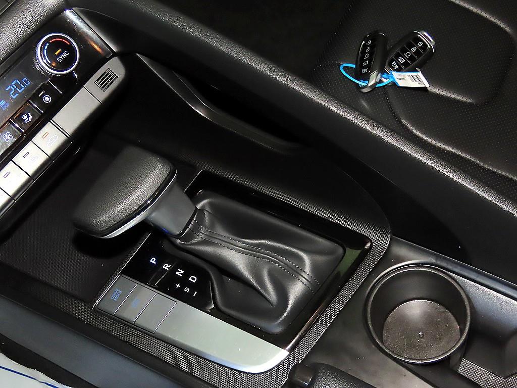 HYUNDAI Avante - Vista 12