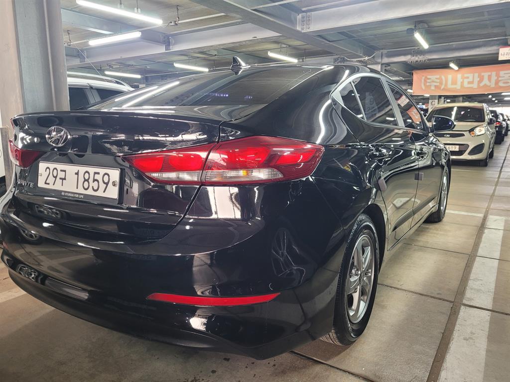 HYUNDAI Avante - Vista 4