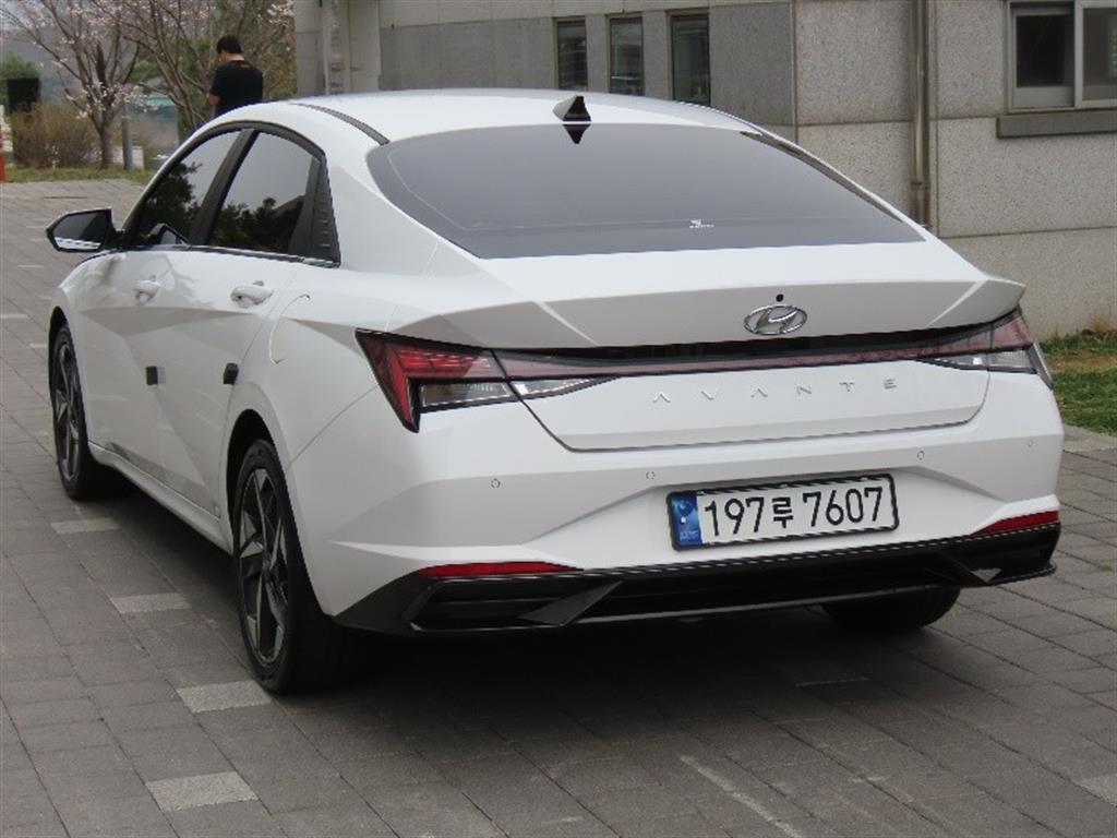HYUNDAI Avante - Vista 7