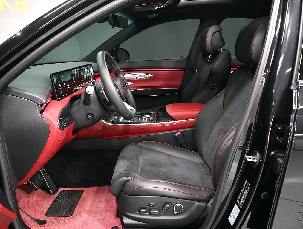 Genesis GV70 - Vista 9