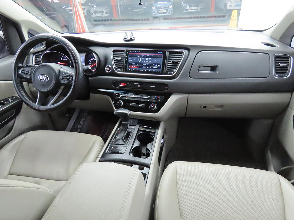 KIA Carnival - Vista 5